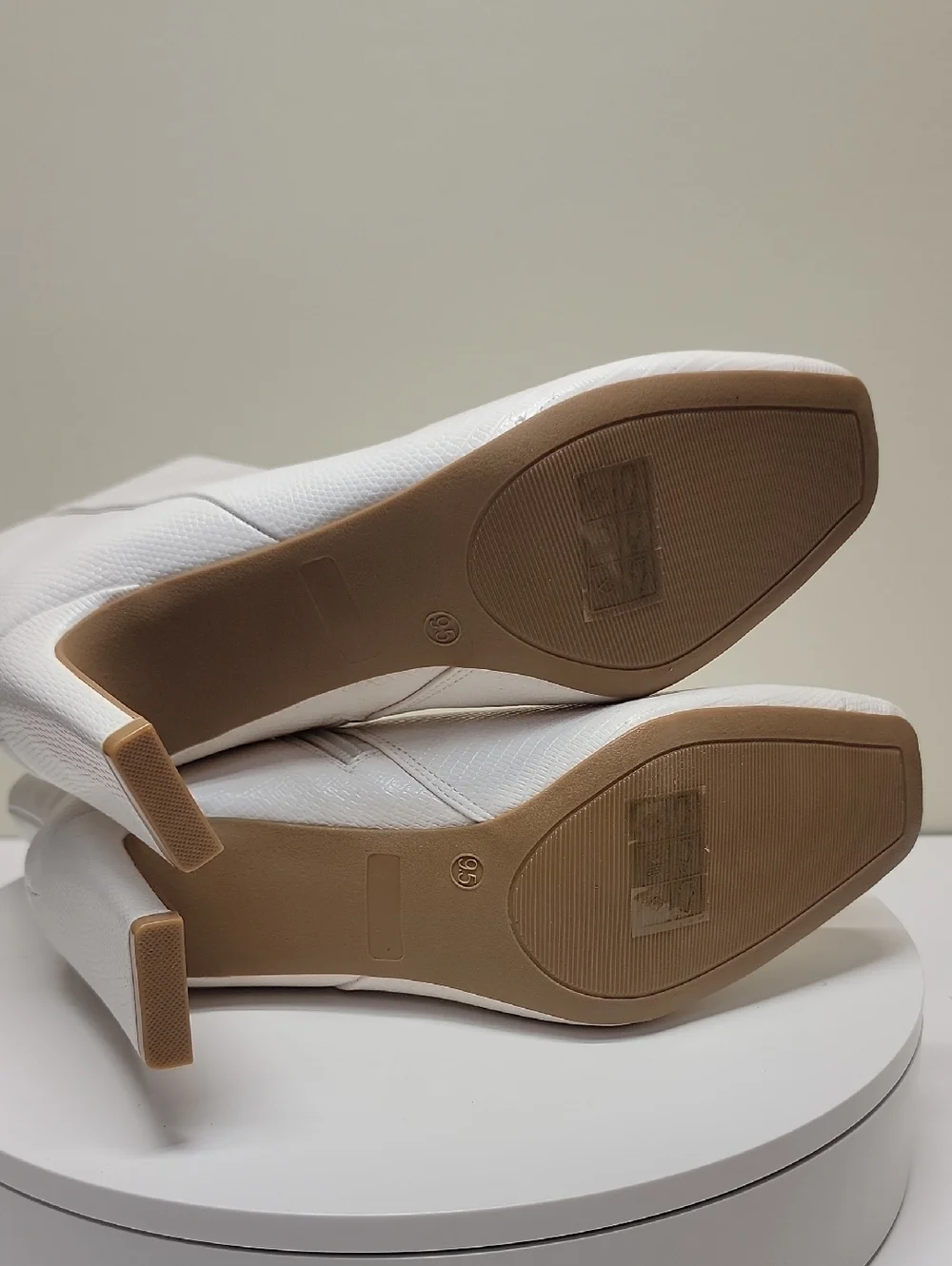 JOURNEE COLLECTION -NEW IN BOX- WHITE LIZARD EMBOSSED BOOTIE Sz 9.5